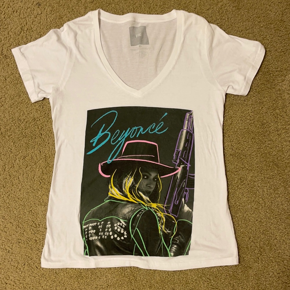 Beyoncé deep V-Neck